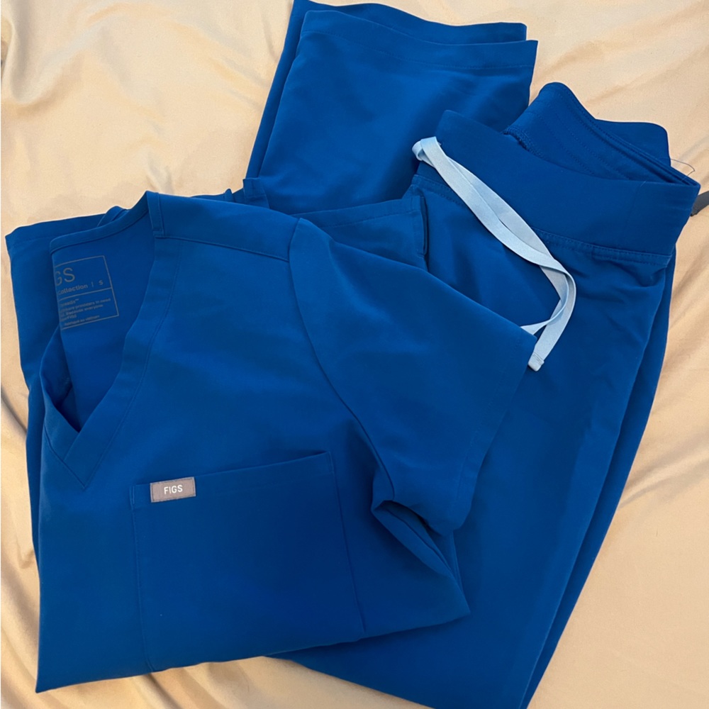 Small Royal FIGS scrubs set